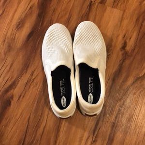 BNWOT DR Scholl’s memory foam shoes!